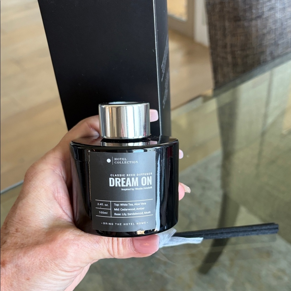 Hotel Collection signature set Black Reed Diffuser - Picture 4 of 4